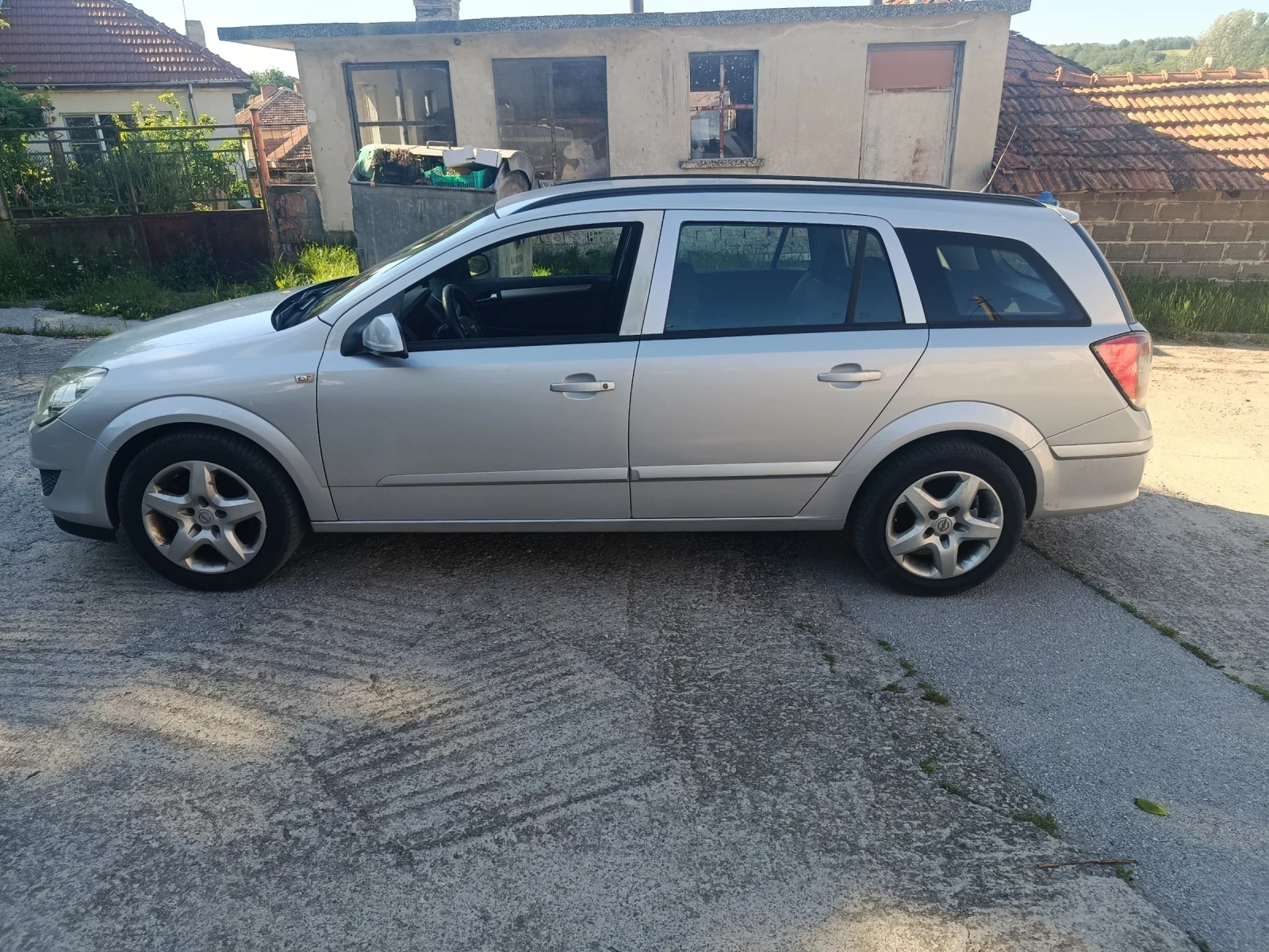 Opel Astra 1.9, снимка 10 - Автомобили и джипове - 54702456