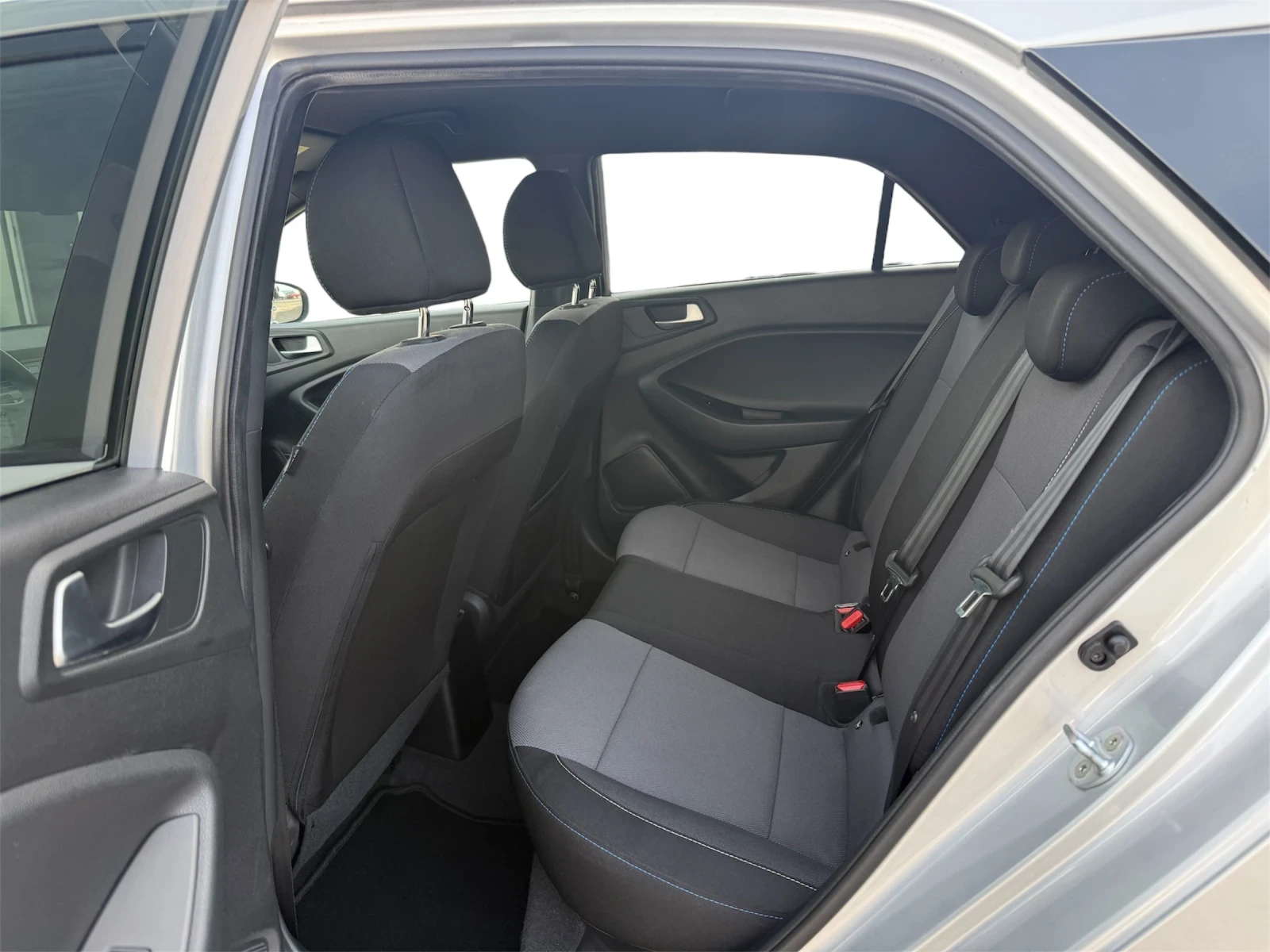 Hyundai I20 1.1CRDi/LED/PDC/Euro6, снимка 8 - Автомобили и джипове - 54929288