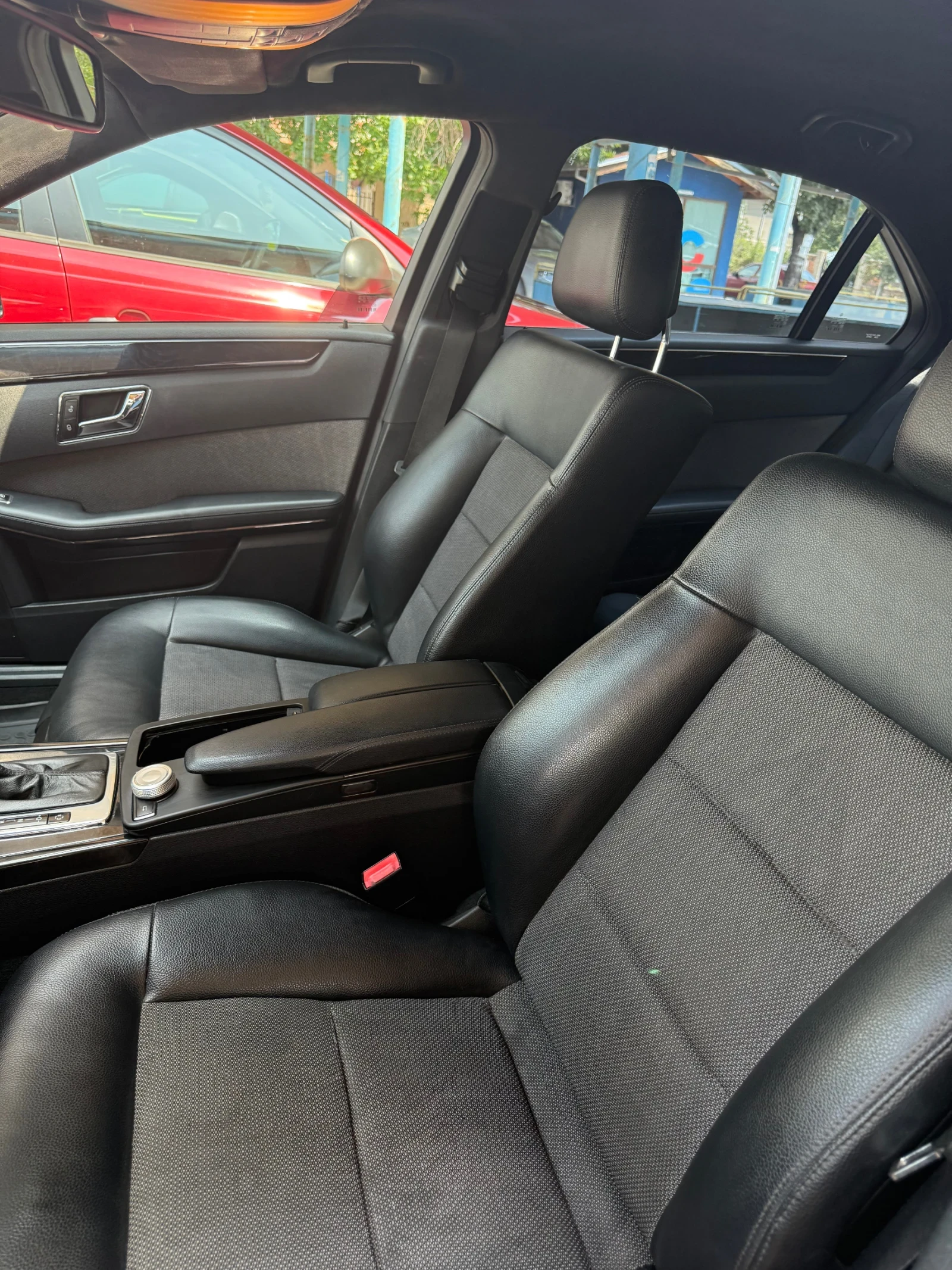 Mercedes-Benz E 220 Avantgarde BlueEFFICIENCY, снимка 5 - Автомобили и джипове - 54998926