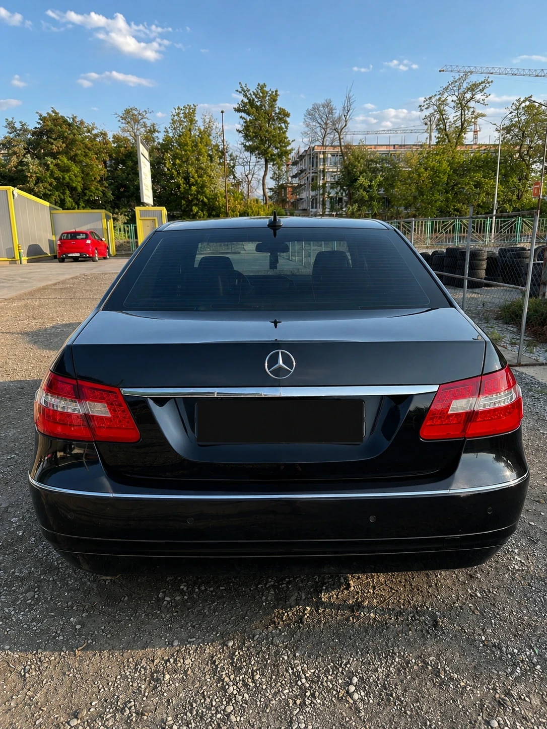 Mercedes-Benz E 220 Avantgarde BlueEFFICIENCY, снимка 3 - Автомобили и джипове - 54998926