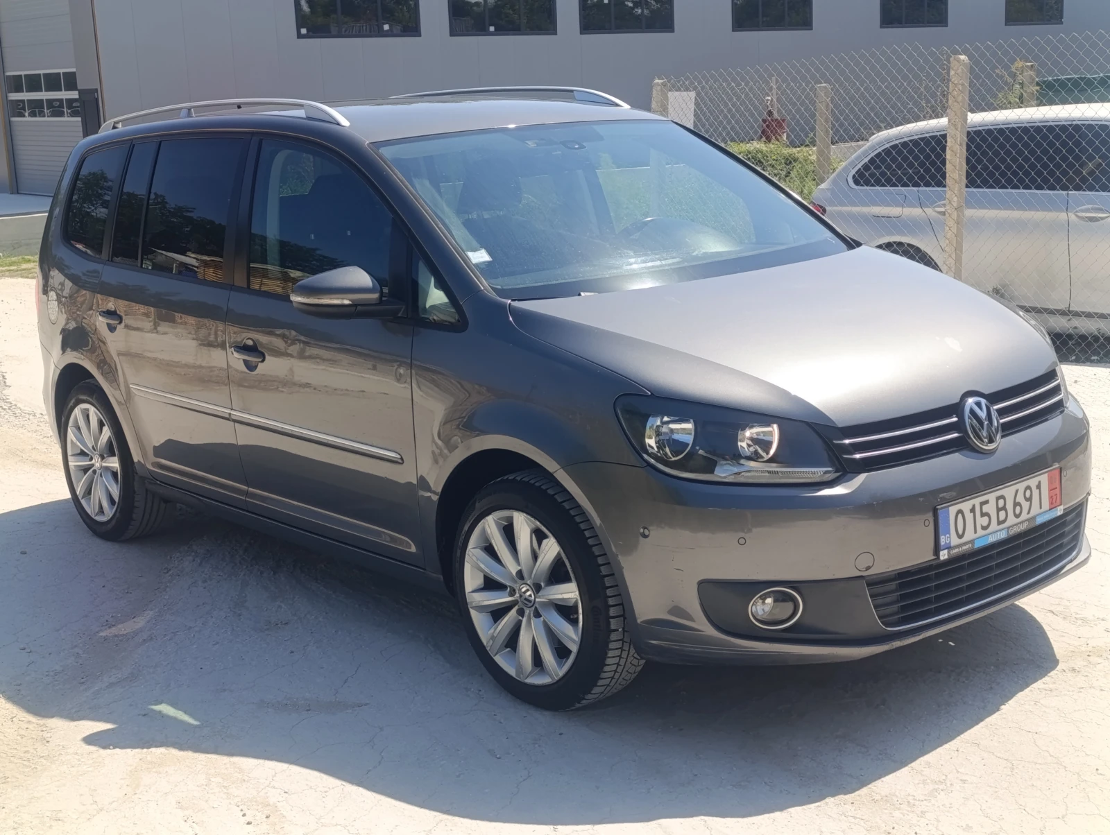 VW Touran 2.0TDI, снимка 2 - Автомобили и джипове - 55632863