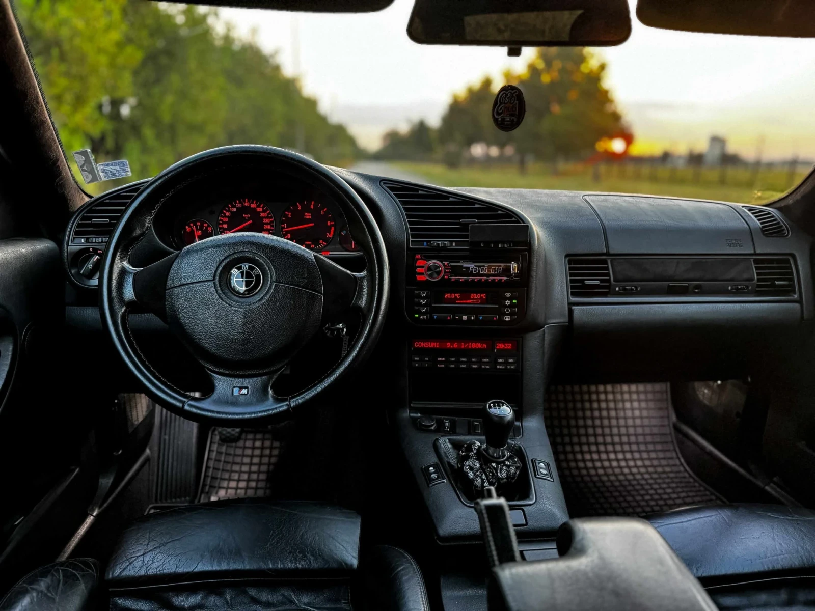 BMW 320, снимка 13 - Автомобили и джипове - 55767768