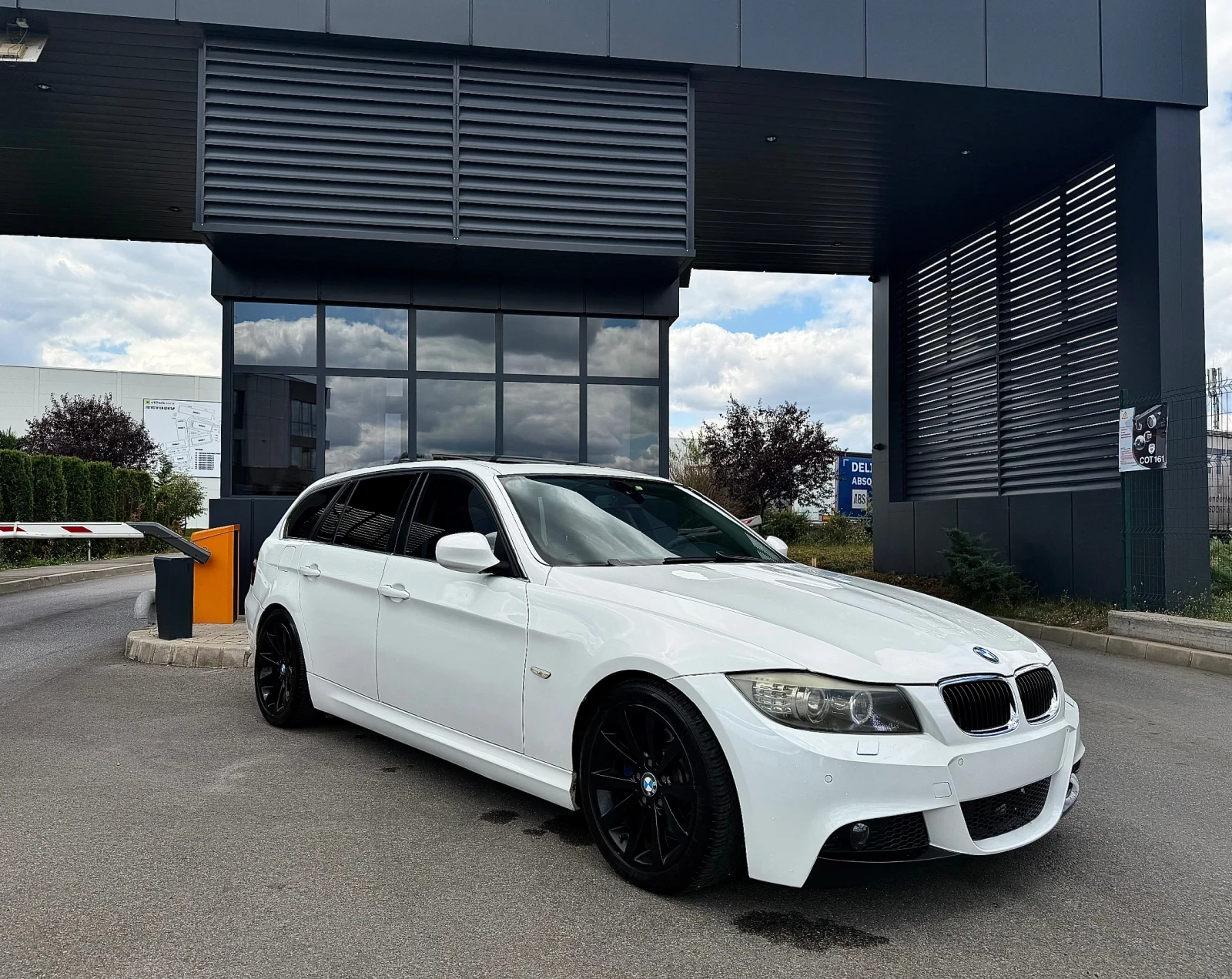 BMW 330 M-Packet/Panorama/FaceLift, снимка 3 - Автомобили и джипове - 55940178