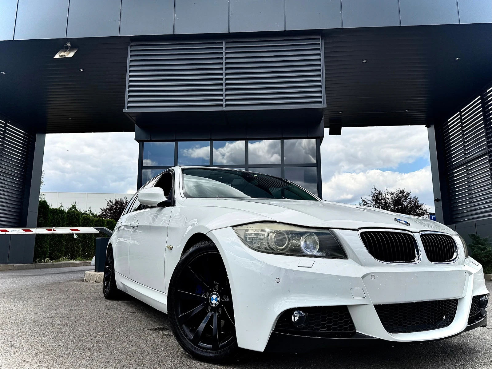 BMW 330 M-Packet/Panorama/FaceLift, снимка 4 - Автомобили и джипове - 55940178