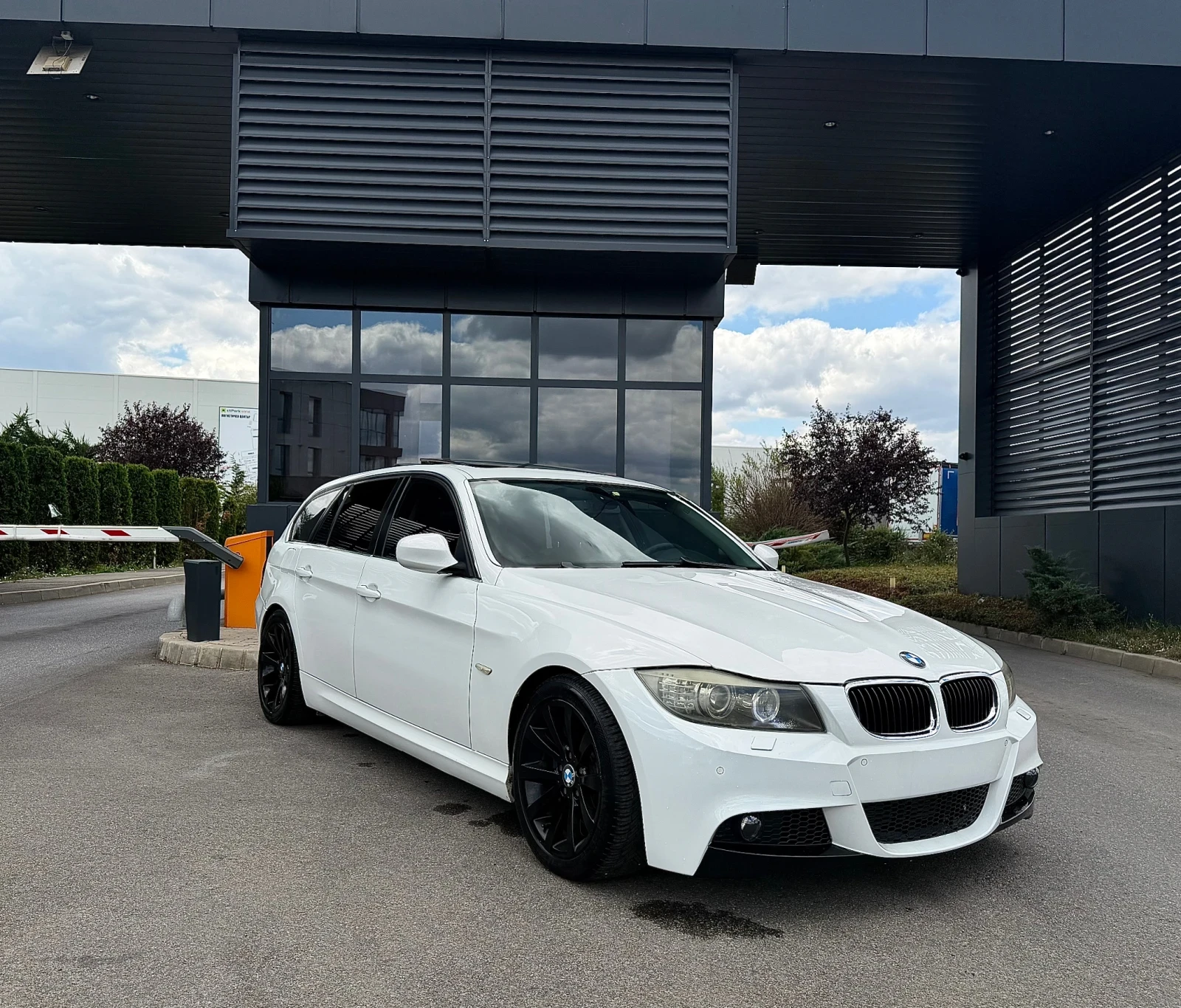BMW 330 M-Packet/Panorama/FaceLift, снимка 6 - Автомобили и джипове - 55940178