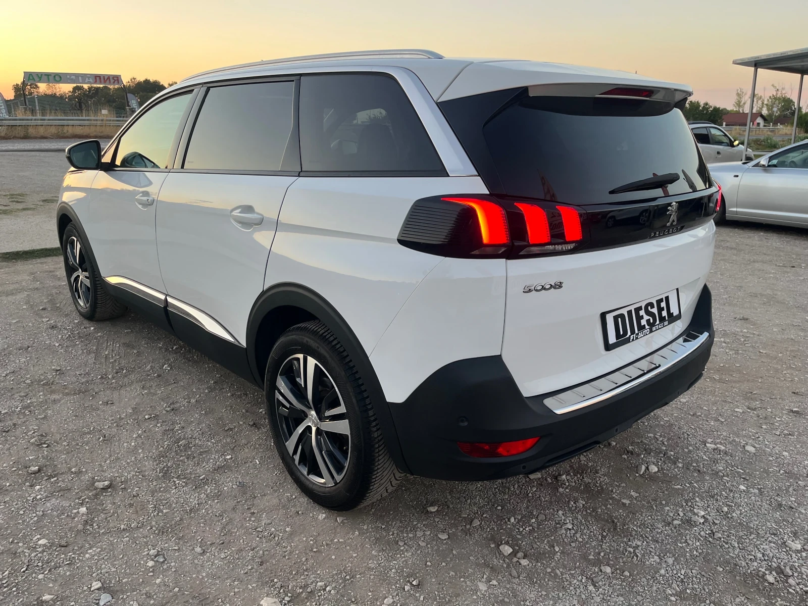 Peugeot 5008 1.6HDI-120-7места-КАМЕРА-ИТАЛИЯ, снимка 11 - Автомобили и джипове - 55996880