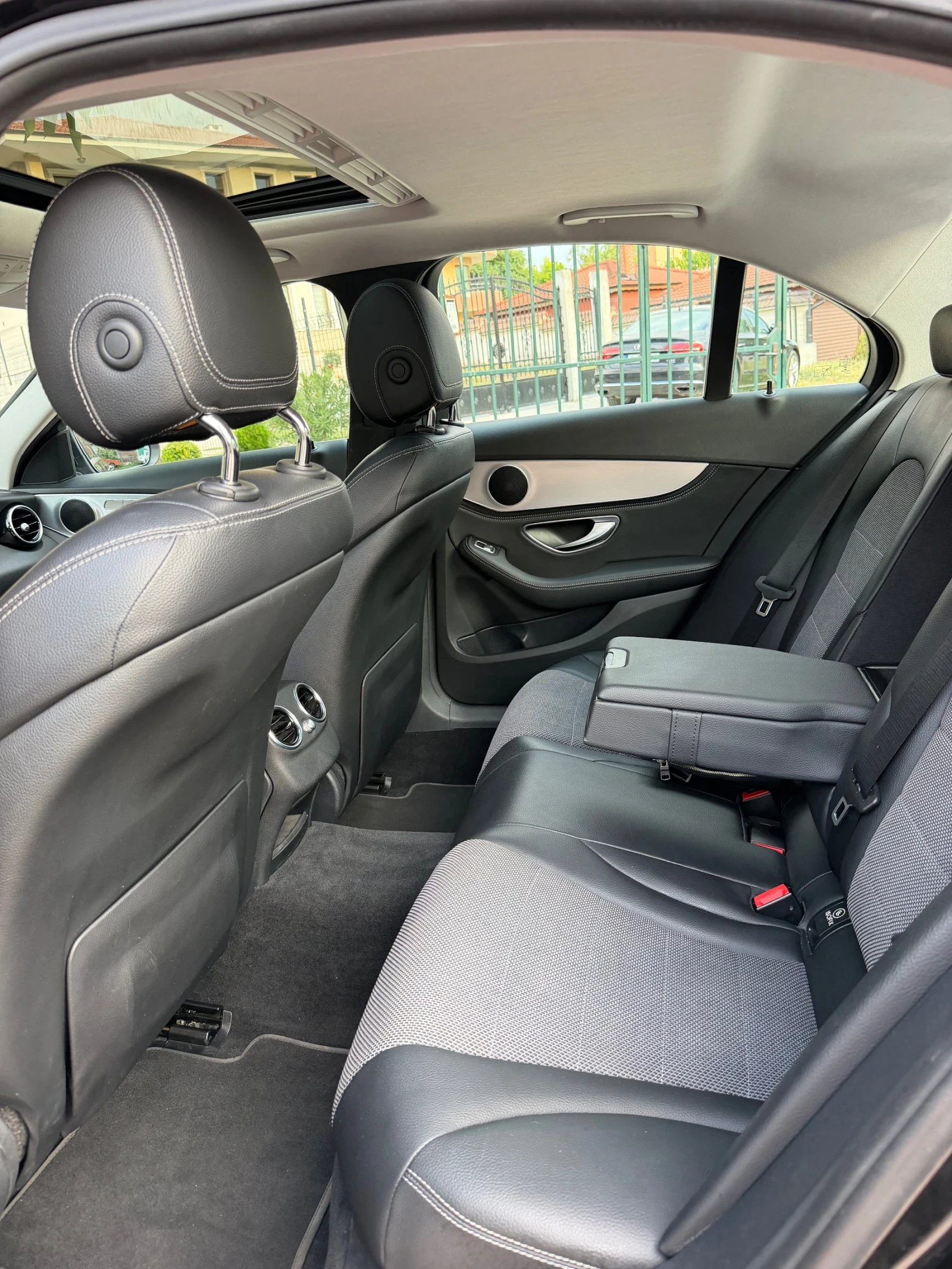 Mercedes-Benz C 220 7G-Tronic/FUL Led/ Navi/Шибедах/Задна Камера/ Подг, снимка 10 - Автомобили и джипове - 56168673