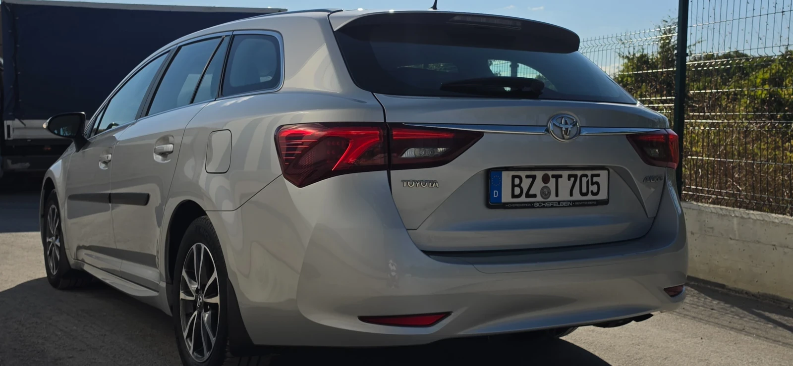 Toyota Avensis 1.8 * 86.000км* като нова, снимка 2 - Автомобили и джипове - 56297674
