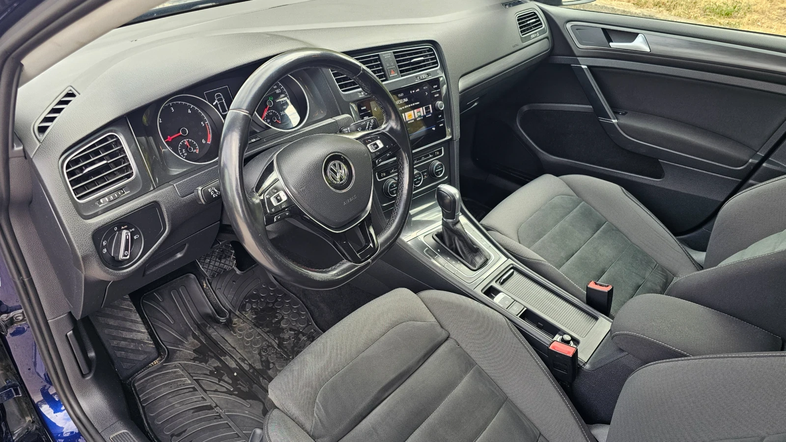 VW Golf 2018г., снимка 8 - Автомобили и джипове - 56686204