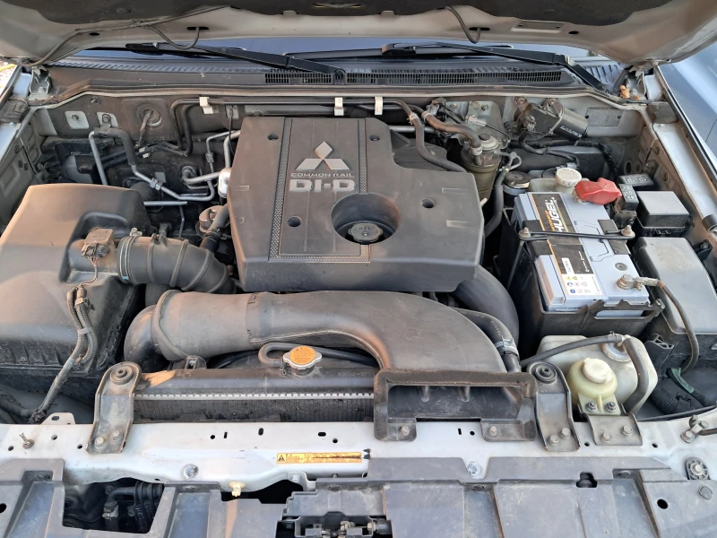 Mitsubishi Pajero 3.2 DI-DC--167000км.ПЪЛНА СЕРВИЗНА ИСТОРИЯ, снимка 16 - Автомобили и джипове - 51631681
