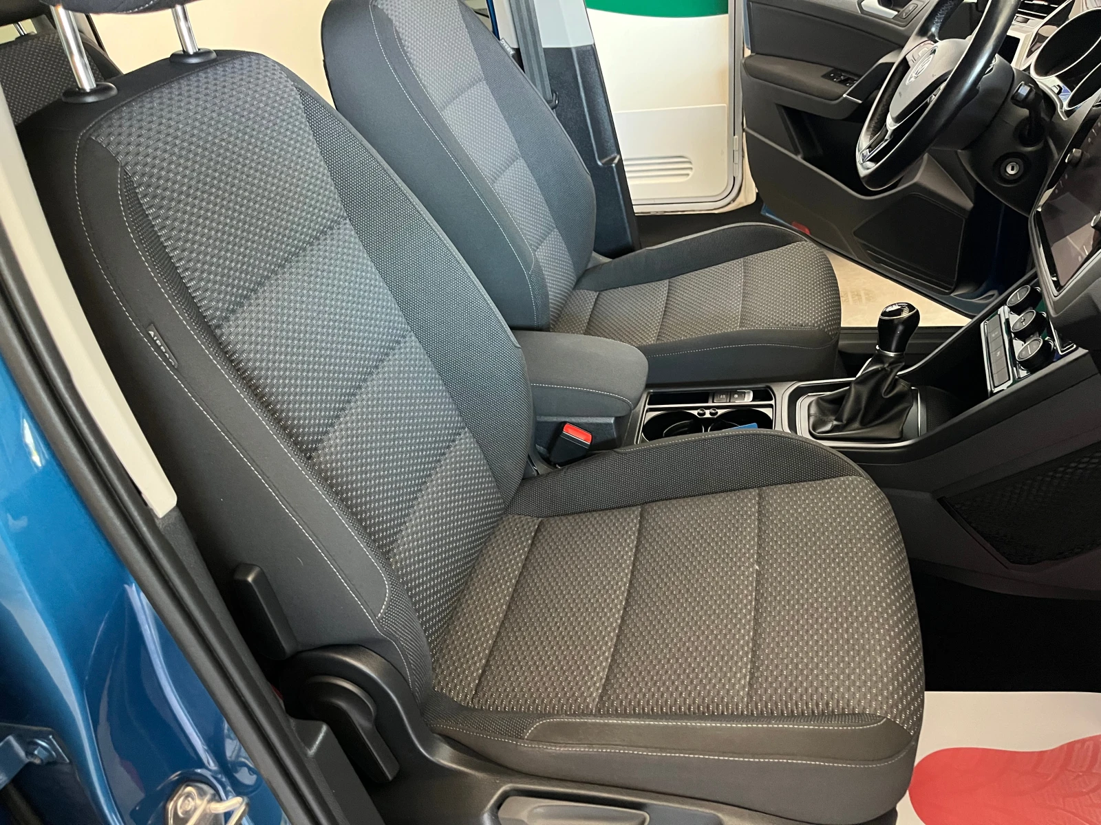 VW Tiguan 1.6 TDI 115k.c - изображение 8
