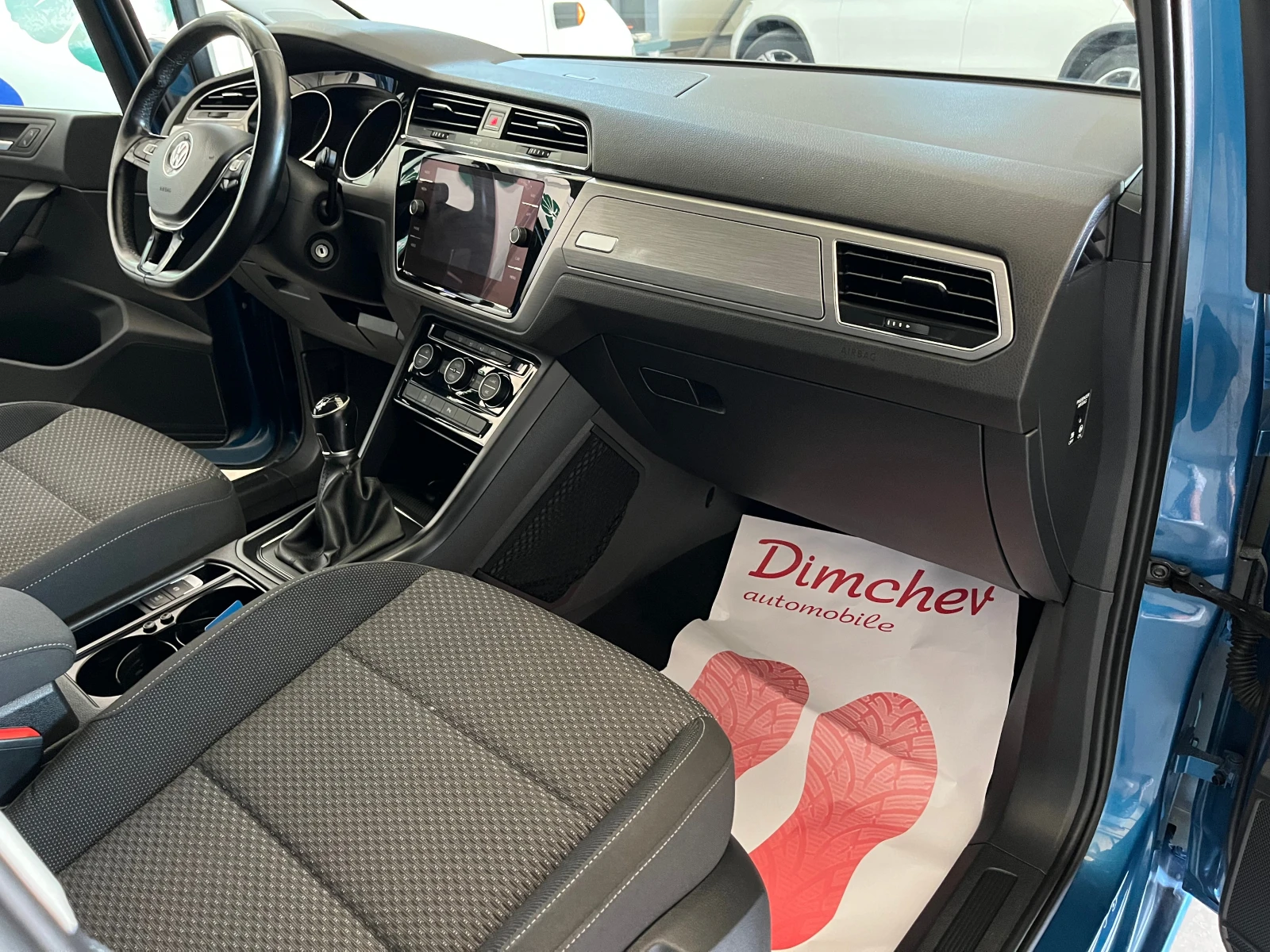 VW Tiguan 1.6 TDI 115k.c - изображение 9