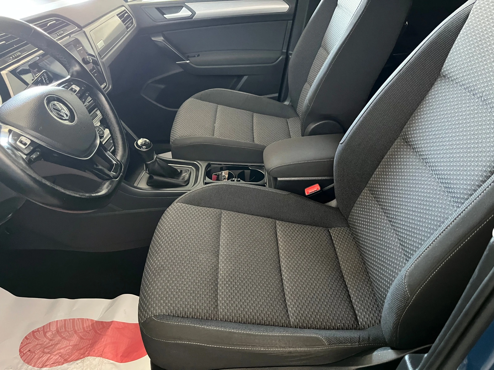VW Tiguan 1.6 TDI 115k.c - изображение 7