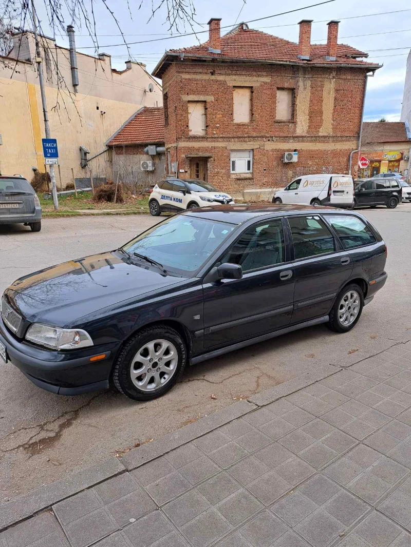 Volvo V40 1.8i, снимка 1 - Автомобили и джипове - 48675845