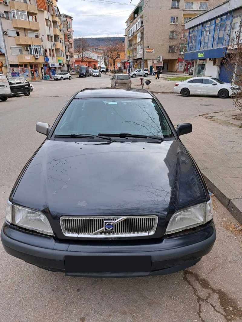 Volvo V40 1.8i, снимка 2 - Автомобили и джипове - 48675845