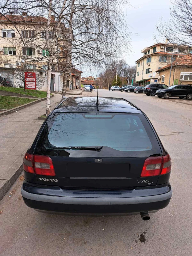 Volvo V40 1.8i, снимка 4 - Автомобили и джипове - 48675845