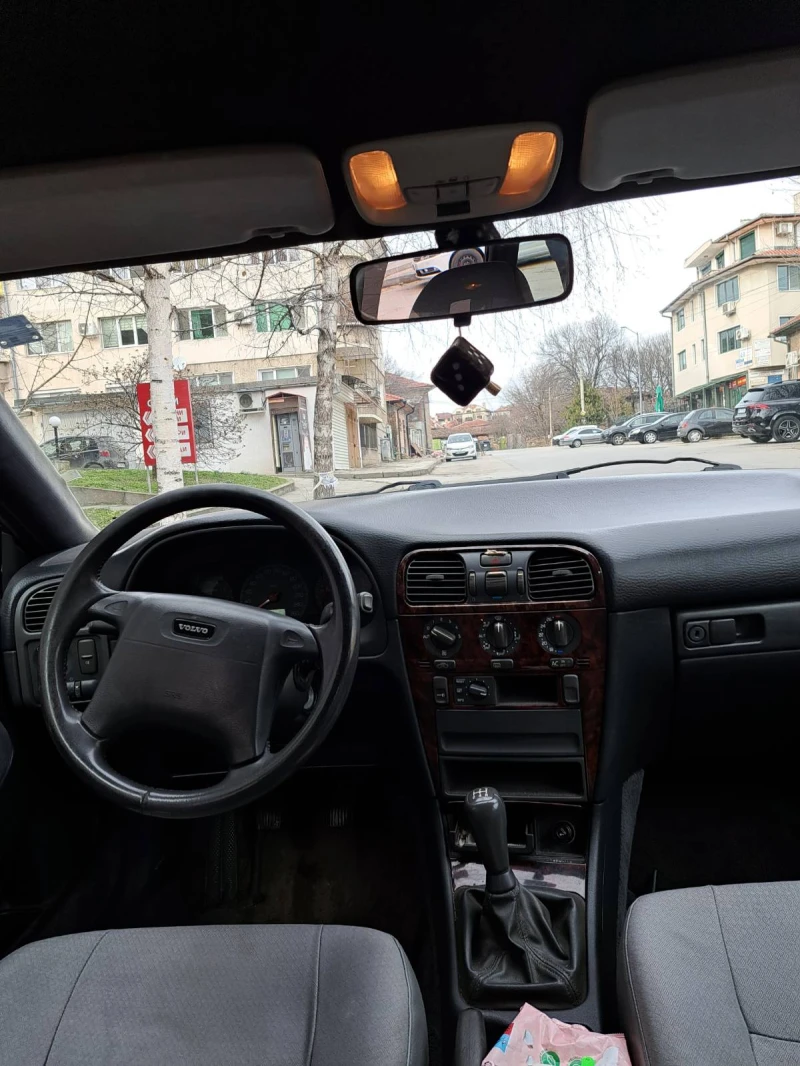 Volvo V40 1.8i, снимка 6 - Автомобили и джипове - 48675845