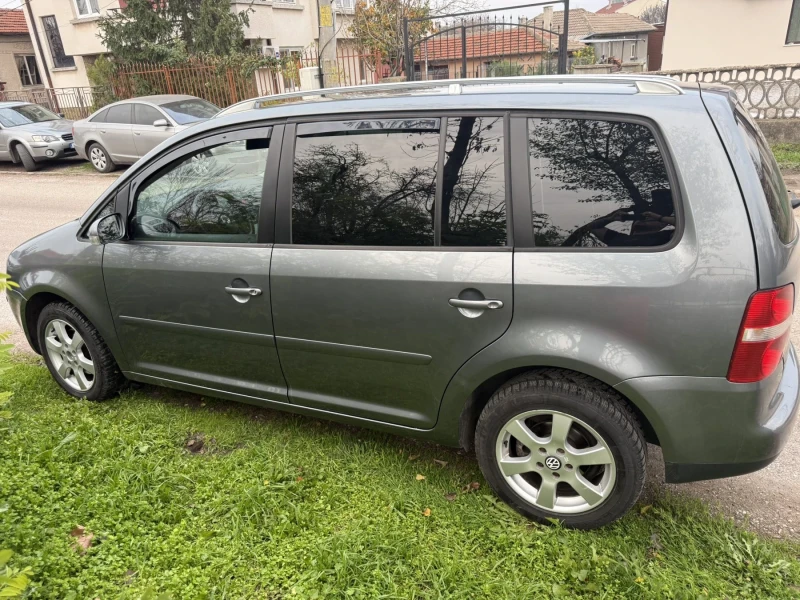 VW Touran, снимка 3 - Автомобили и джипове - 52652111