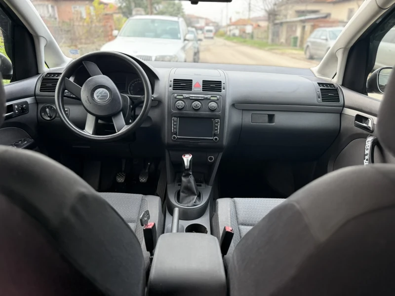VW Touran, снимка 5 - Автомобили и джипове - 52652111