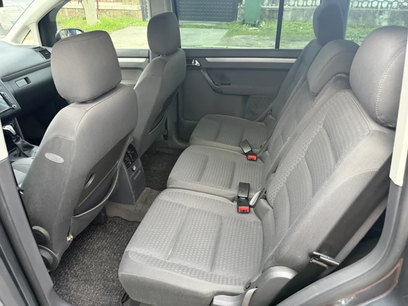 VW Touran, снимка 6 - Автомобили и джипове - 52652111