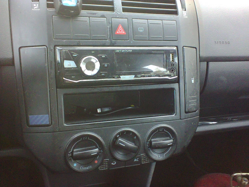 VW Polo 1.4i-бензин* * KLIMATIK* * , снимка 15 - Автомобили и джипове - 52839572