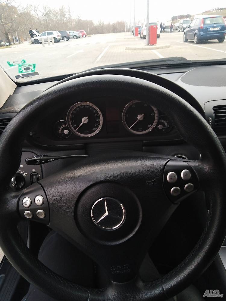 Mercedes-Benz C 200, снимка 12 - Автомобили и джипове - 44825579