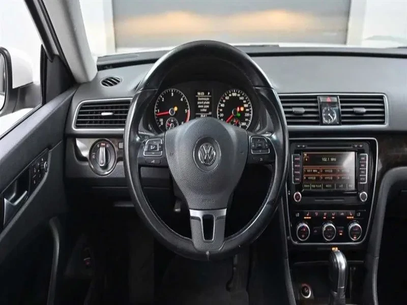 VW Passat 2.0 TDI, снимка 14 - Автомобили и джипове - 54298595