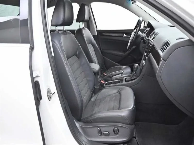 VW Passat 2.0 TDI, снимка 10 - Автомобили и джипове - 54298595