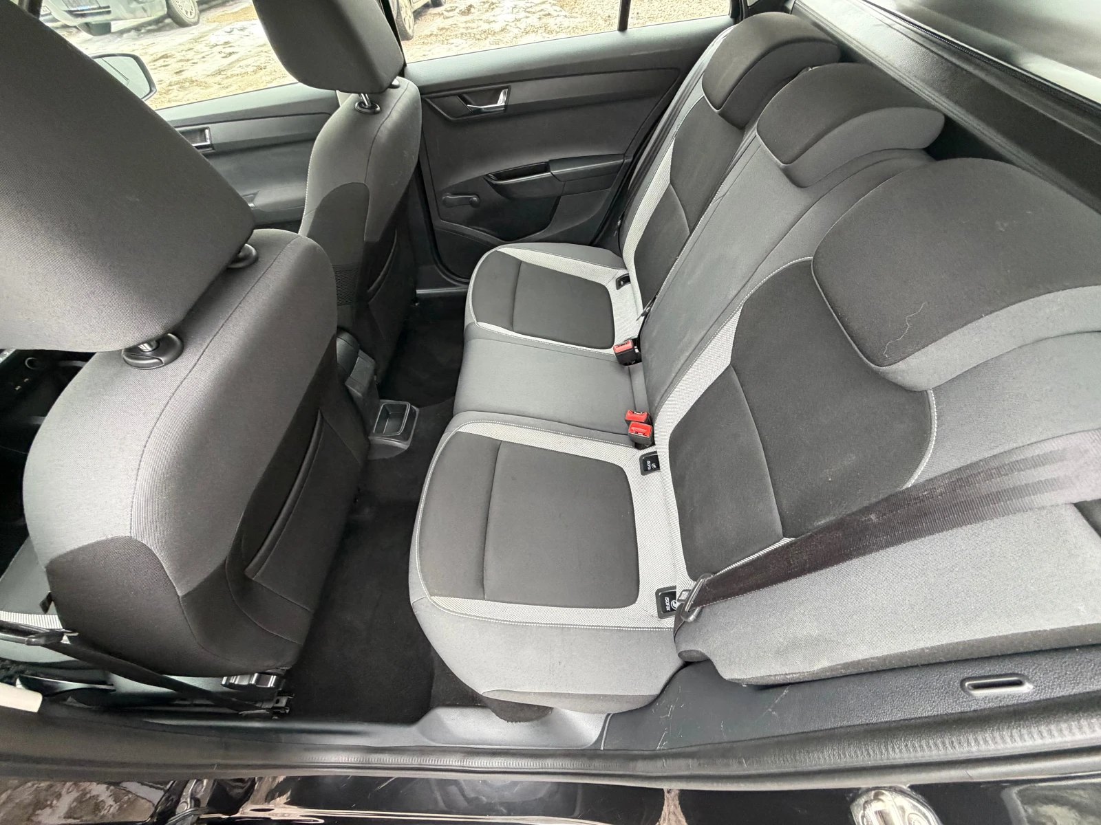 Skoda Fabia 1.4TDI* AMBIENTE* LED* EVRO6*  - изображение 9