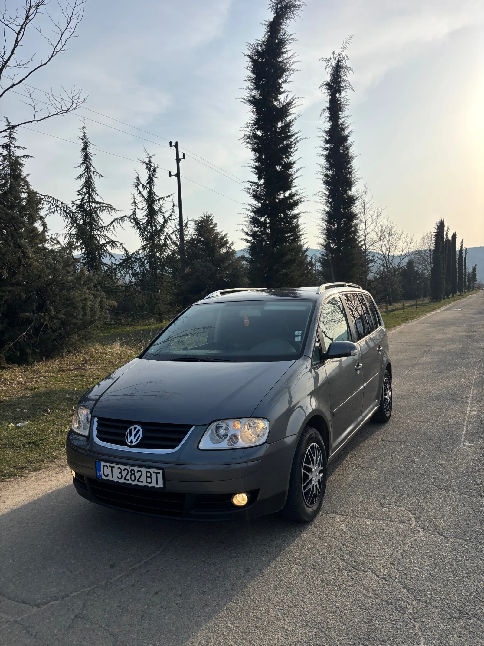 VW Touran, снимка 5 - Автомобили и джипове - 53716917