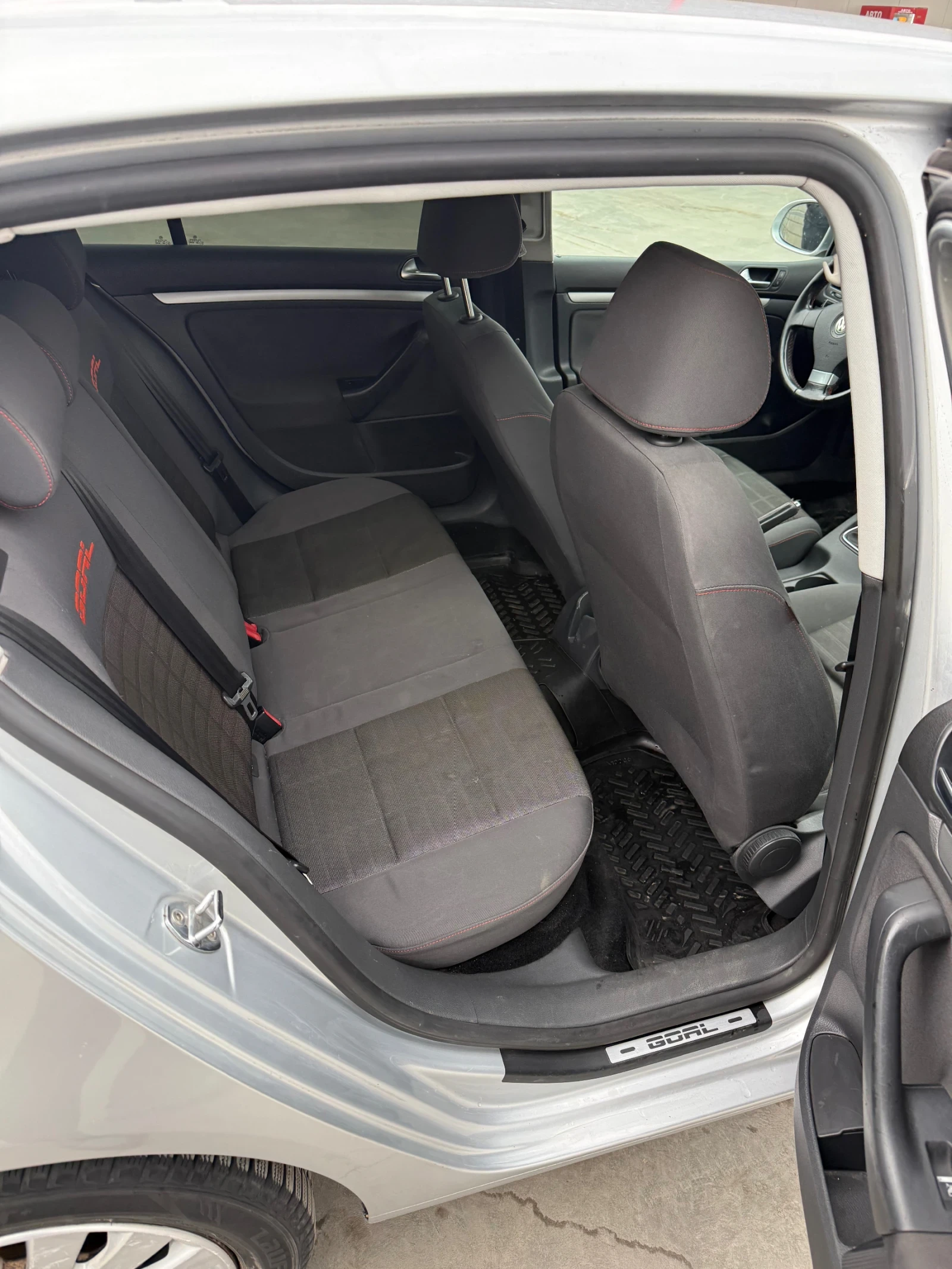 VW Golf 1.9 TDI, снимка 6 - Автомобили и джипове - 53907223