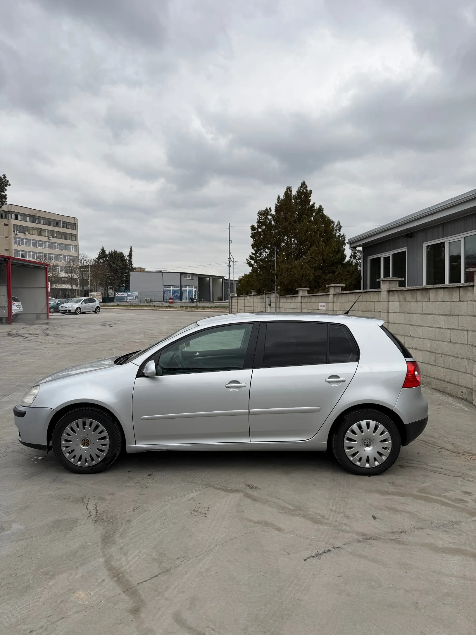 VW Golf 1.9 TDI, снимка 3 - Автомобили и джипове - 53907223
