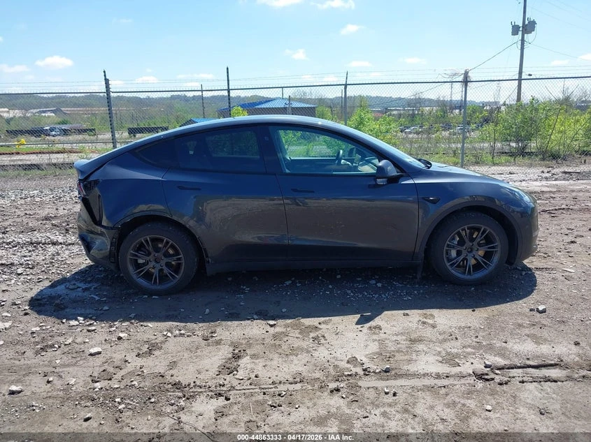 Tesla Model Y Long Range Dual Motor All-Wheel Drive, снимка 13 - Автомобили и джипове - 54688063