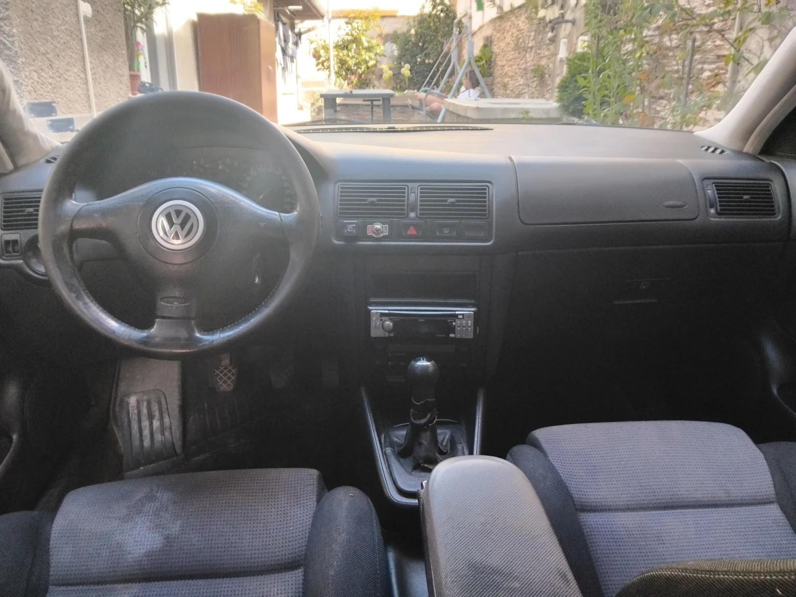 VW Golf 1.8, снимка 5 - Автомобили и джипове - 54702642