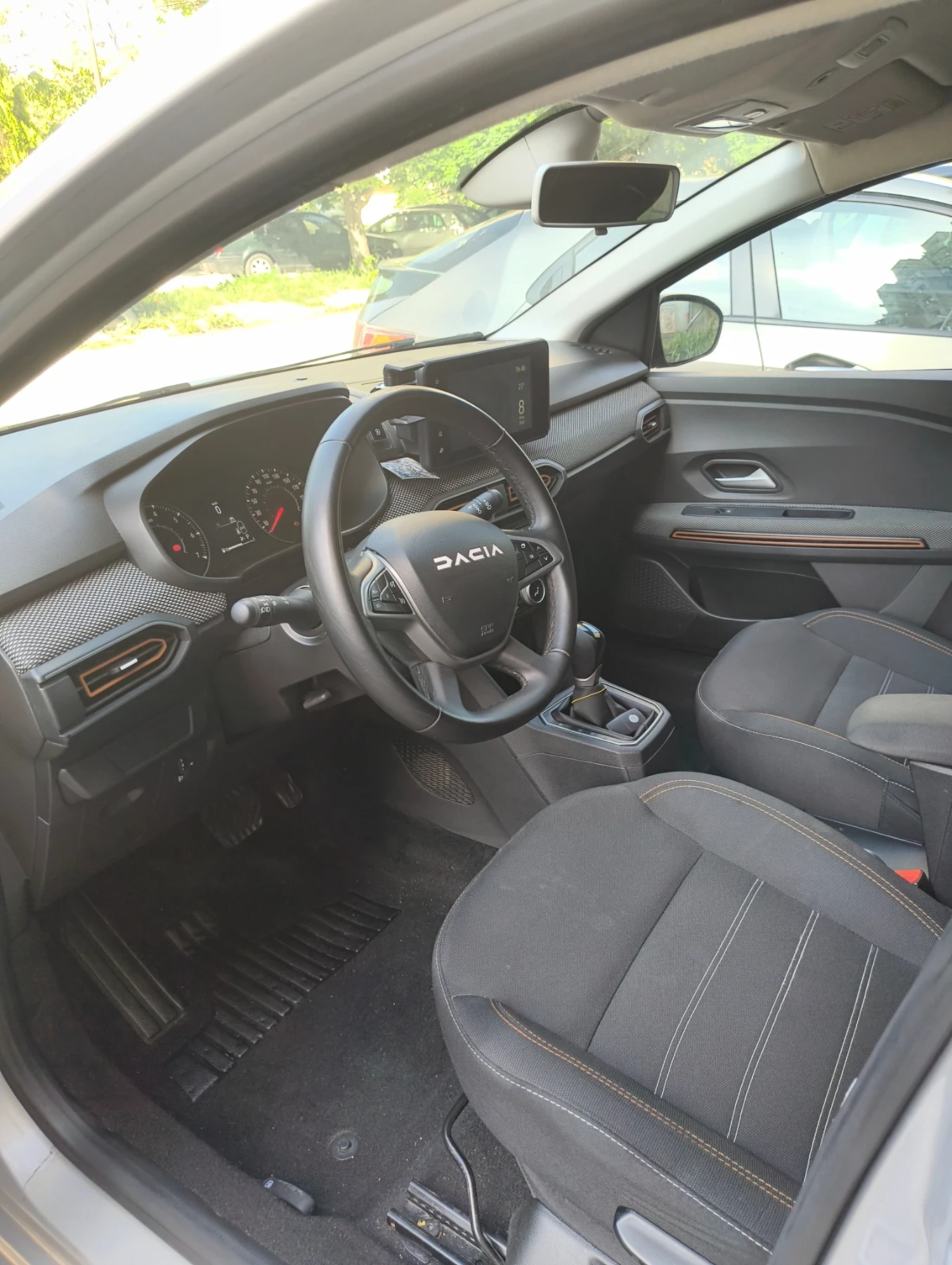 Dacia Sandero Stepway, снимка 11 - Автомобили и джипове - 54823596