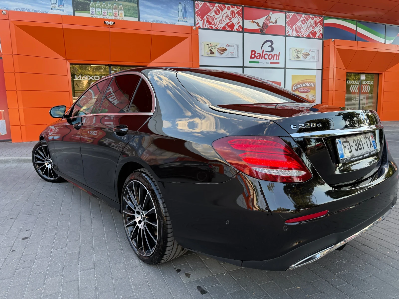 Mercedes-Benz E 220 AMG-Line 360/cam 9gtronic TOP!!!, снимка 5 - Автомобили и джипове - 54983347