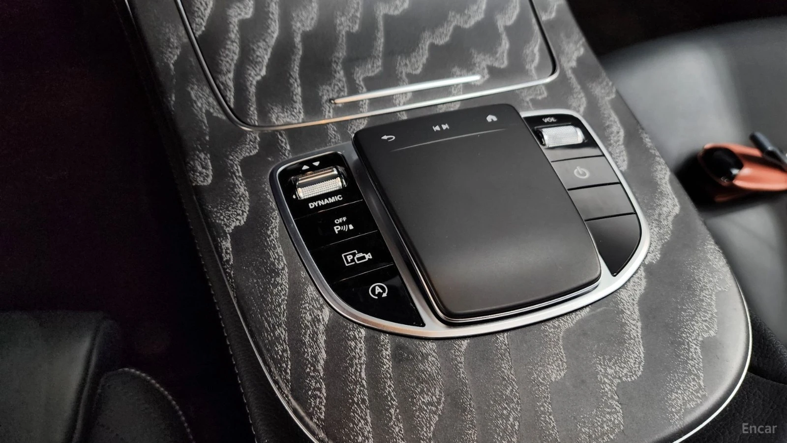 Mercedes-Benz E 350 4MATIC* 360* BURMESTER* PANO* DISTRONIC* ОБДУХ, снимка 14 - Автомобили и джипове - 55464512