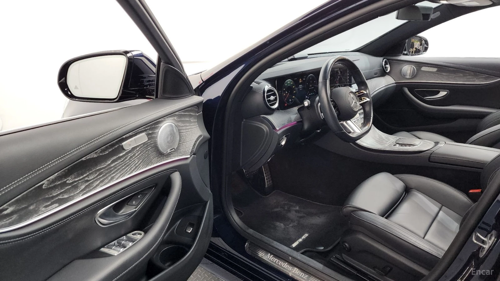 Mercedes-Benz E 350 4MATIC* 360* BURMESTER* PANO* DISTRONIC* ОБДУХ, снимка 5 - Автомобили и джипове - 55464512