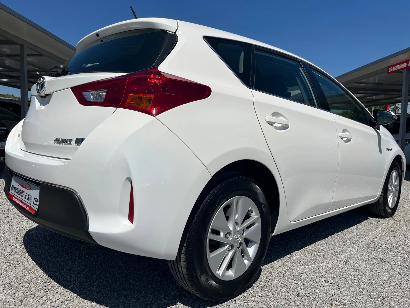 Toyota Auris Hybrid / Сервизирана до последно в TOYOTA, снимка 6 - Автомобили и джипове - 55485777