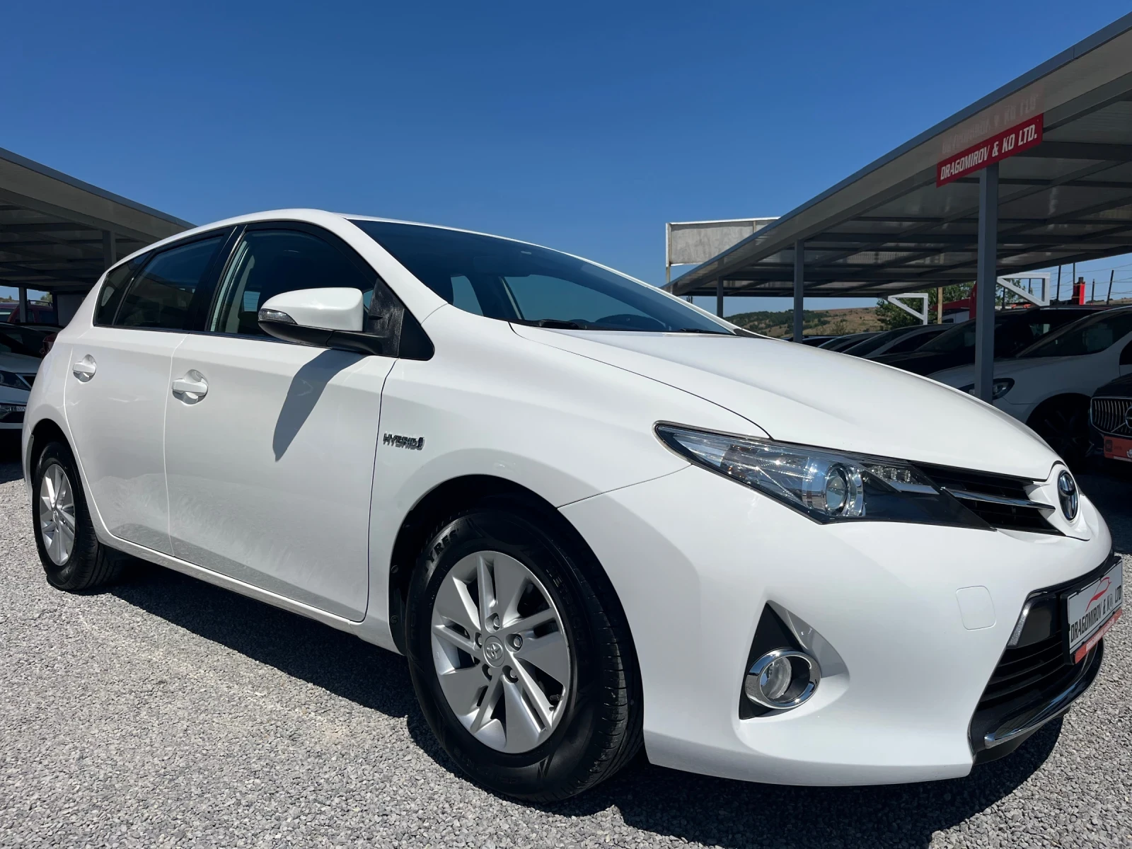 Toyota Auris Hybrid / Сервизирана до последно в TOYOTA, снимка 3 - Автомобили и джипове - 55485777
