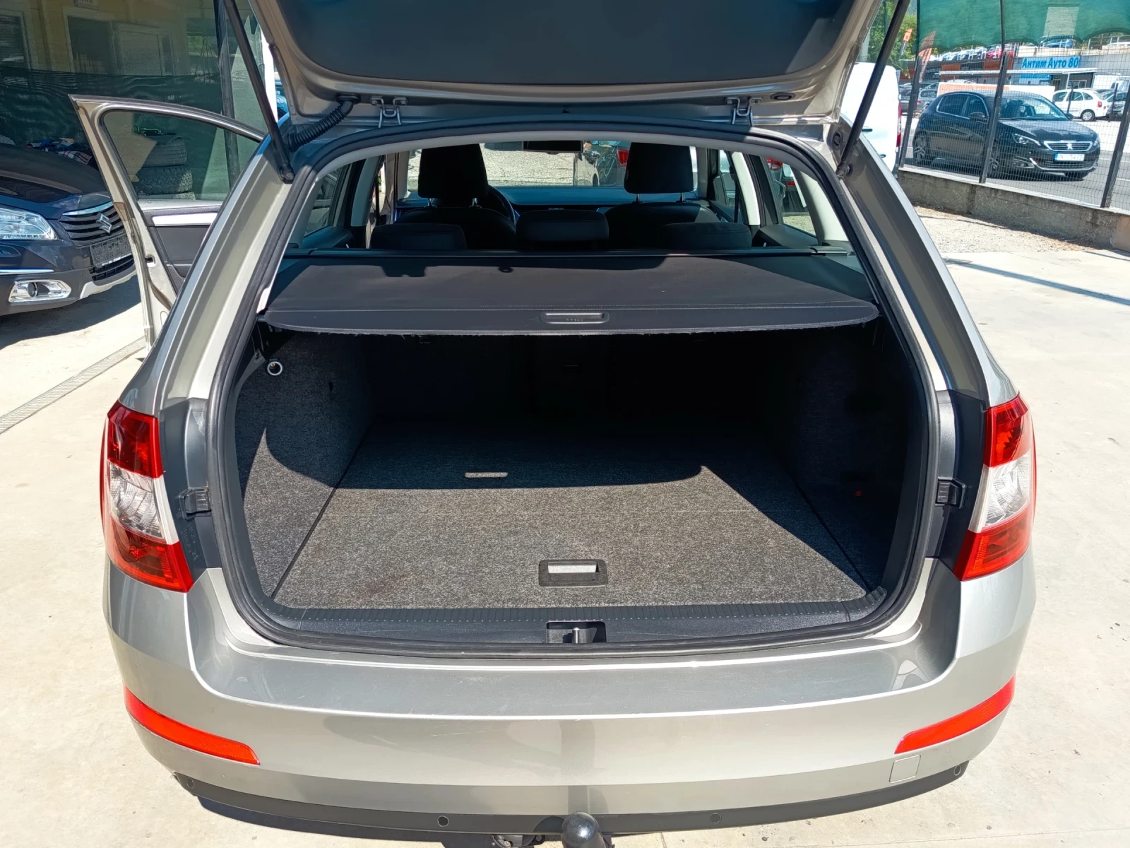 Skoda Octavia 1.6tdi 4x4 , снимка 12 - Автомобили и джипове - 55545385