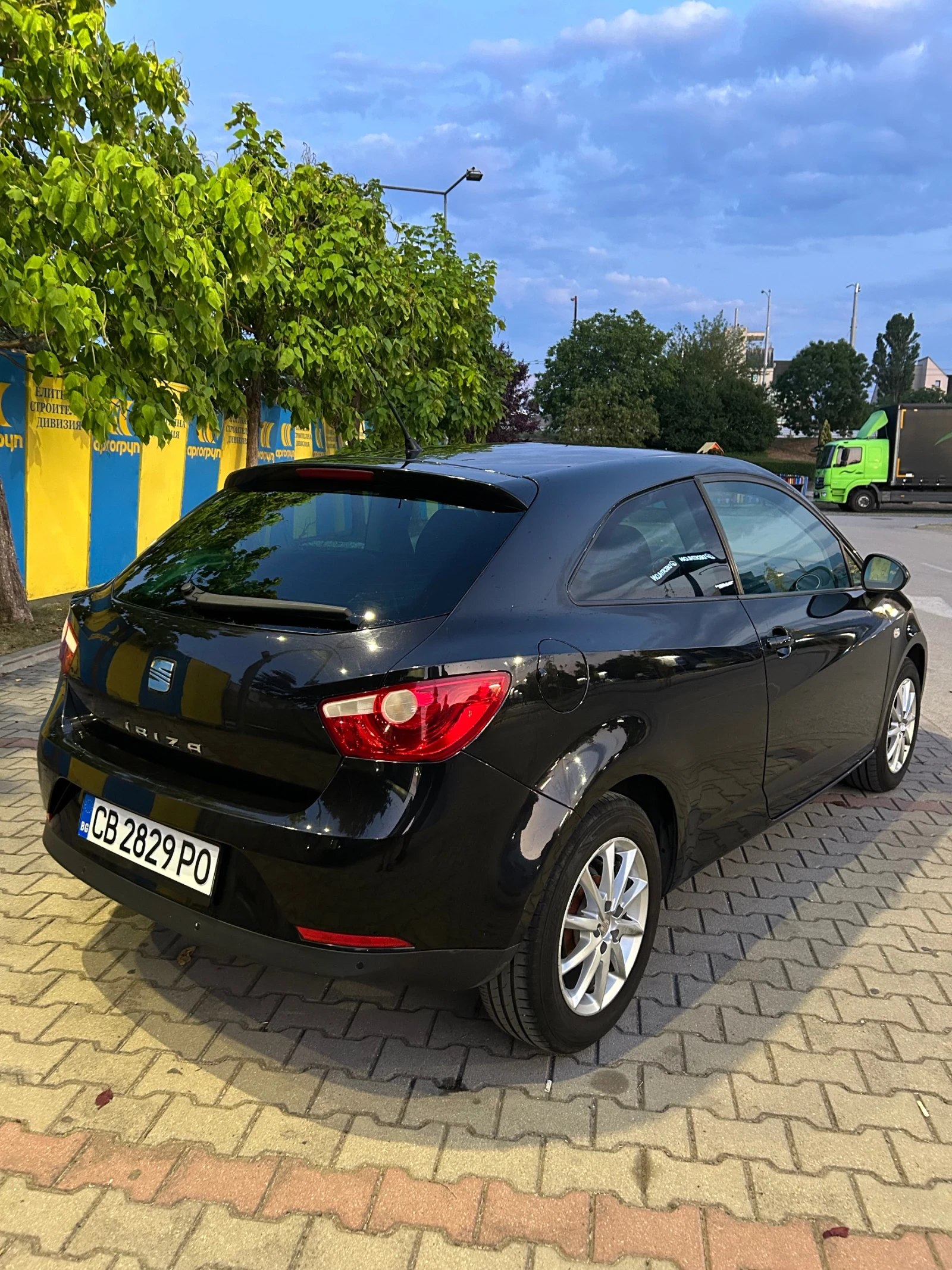 Seat Ibiza 1.4 бензин, снимка 4 - Автомобили и джипове - 55667175