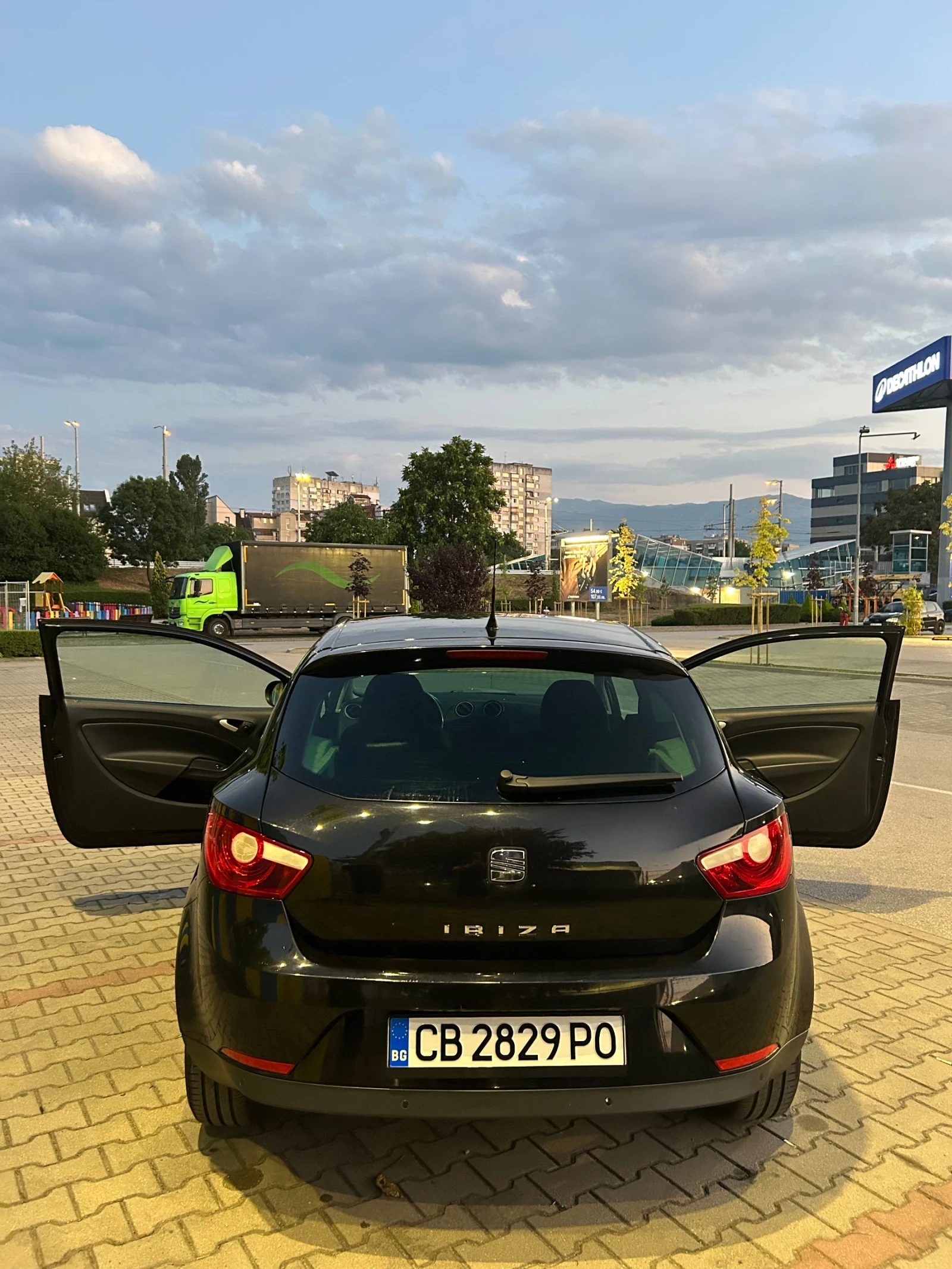 Seat Ibiza 1.4 бензин, снимка 8 - Автомобили и джипове - 55667175