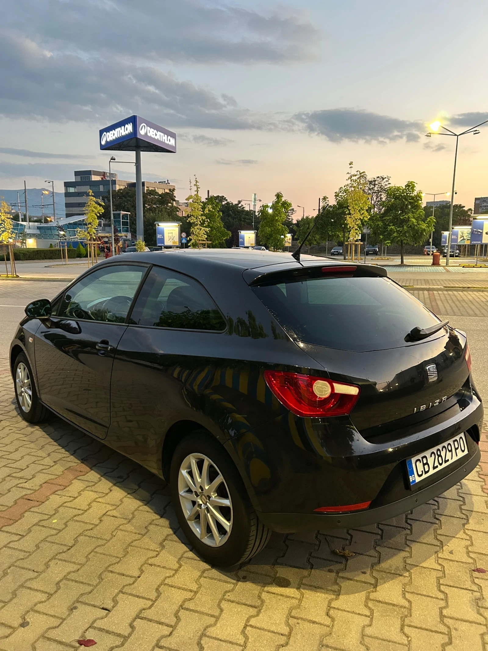 Seat Ibiza 1.4 бензин, снимка 5 - Автомобили и джипове - 55667175