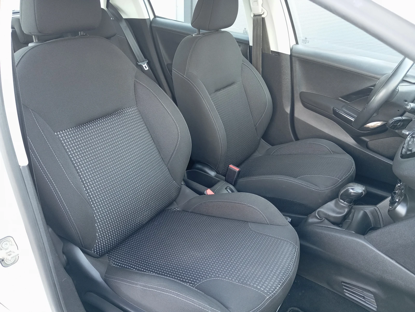 Peugeot 208 1.4HDI ЛИЗИНГ , снимка 9 - Автомобили и джипове - 55695449