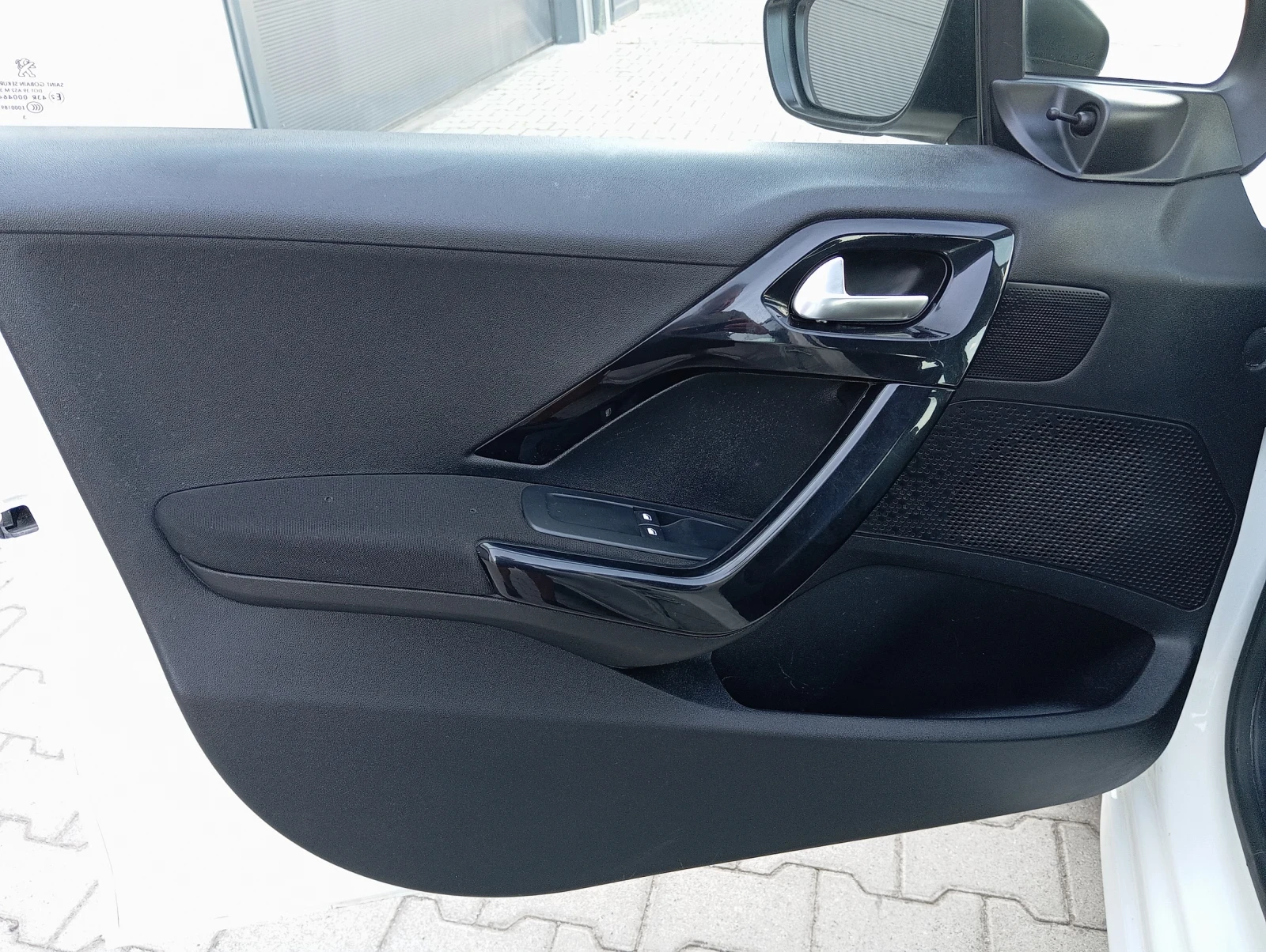 Peugeot 208 1.4HDI ЛИЗИНГ , снимка 8 - Автомобили и джипове - 55695449
