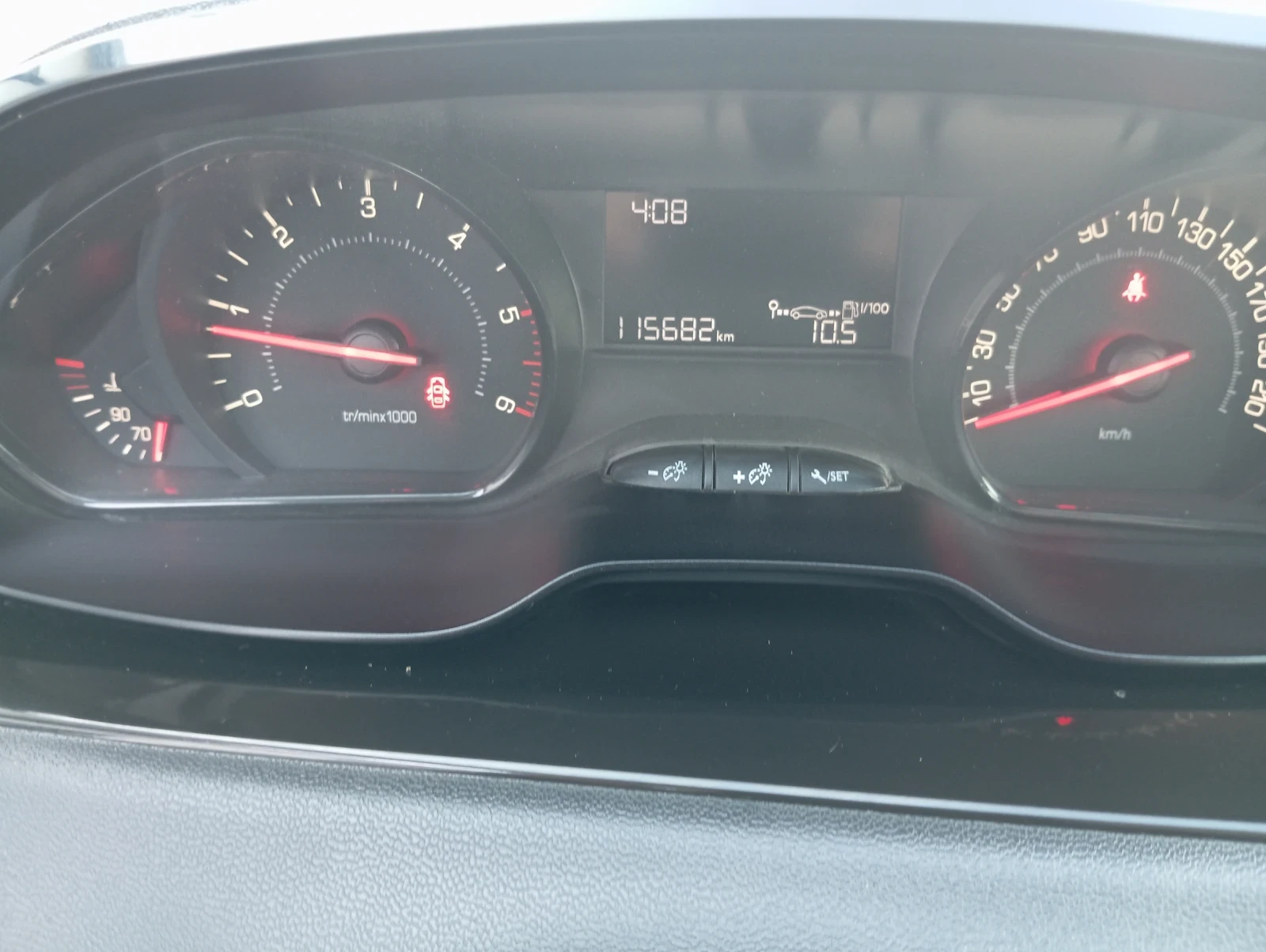 Peugeot 208 1.4HDI ЛИЗИНГ , снимка 12 - Автомобили и джипове - 55695449