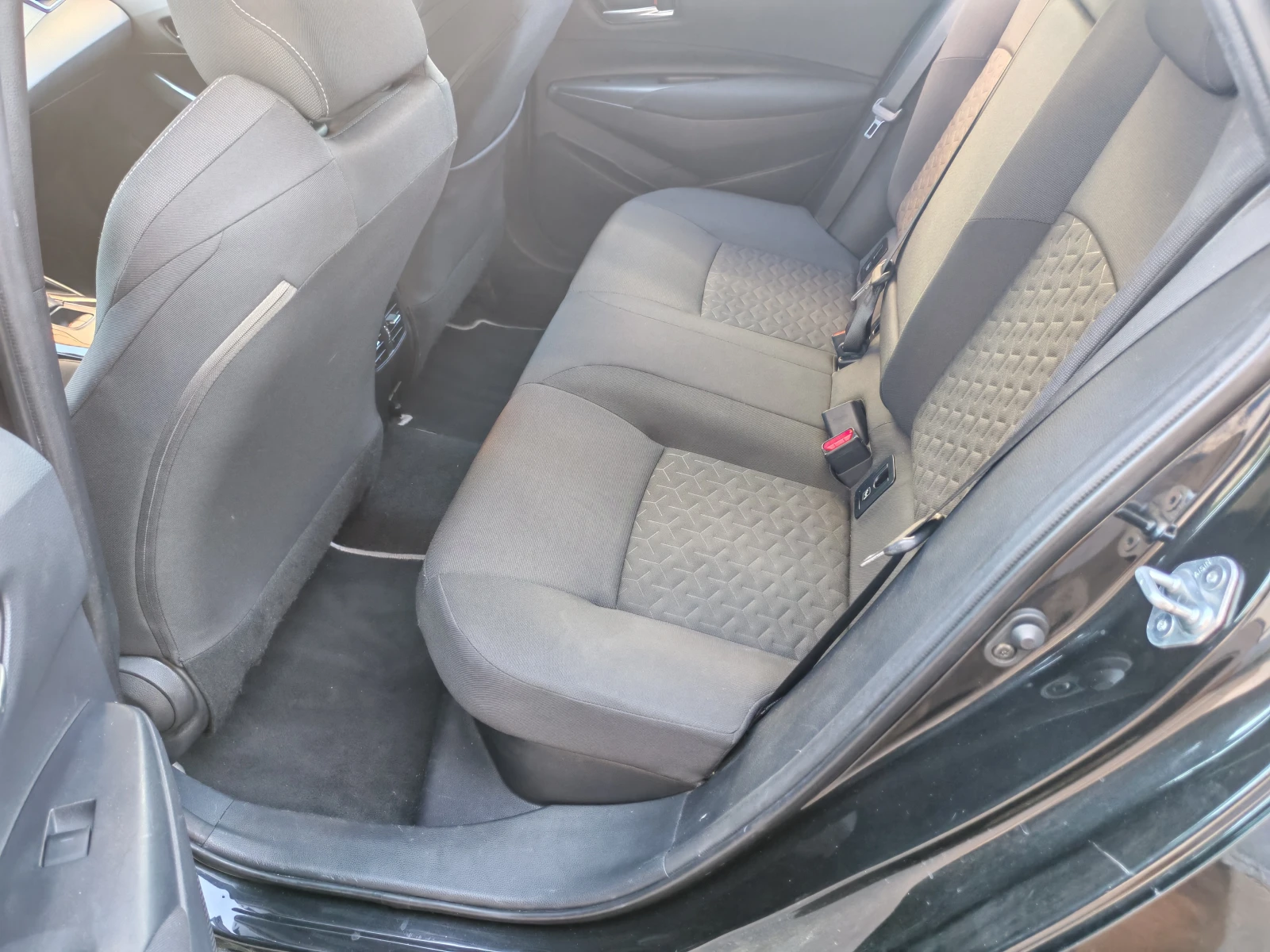 Toyota Corolla TS 1.8 HYBRID / Гаранция, снимка 10 - Автомобили и джипове - 55780759
