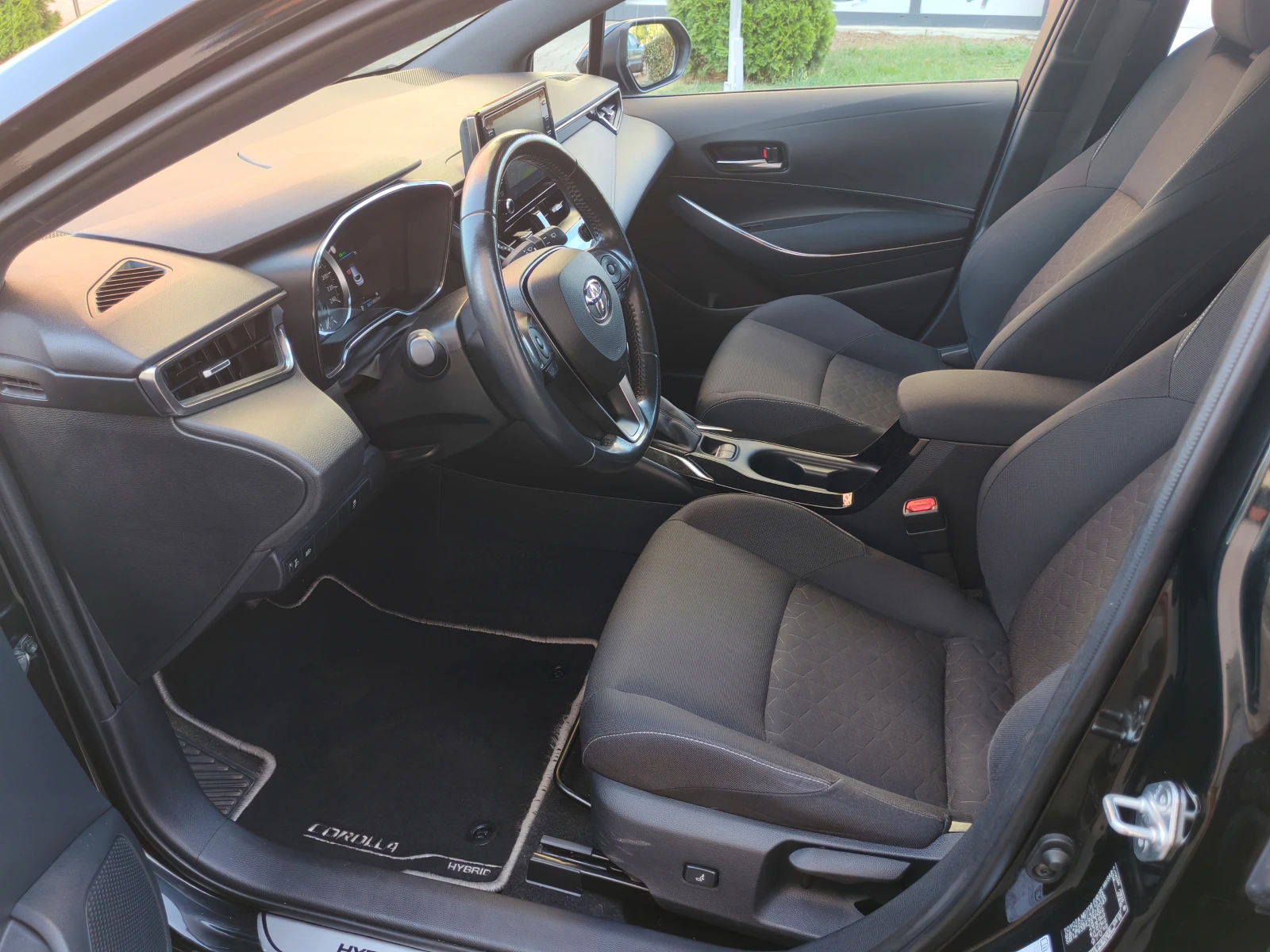 Toyota Corolla TS 1.8 HYBRID / Гаранция, снимка 6 - Автомобили и джипове - 55780759