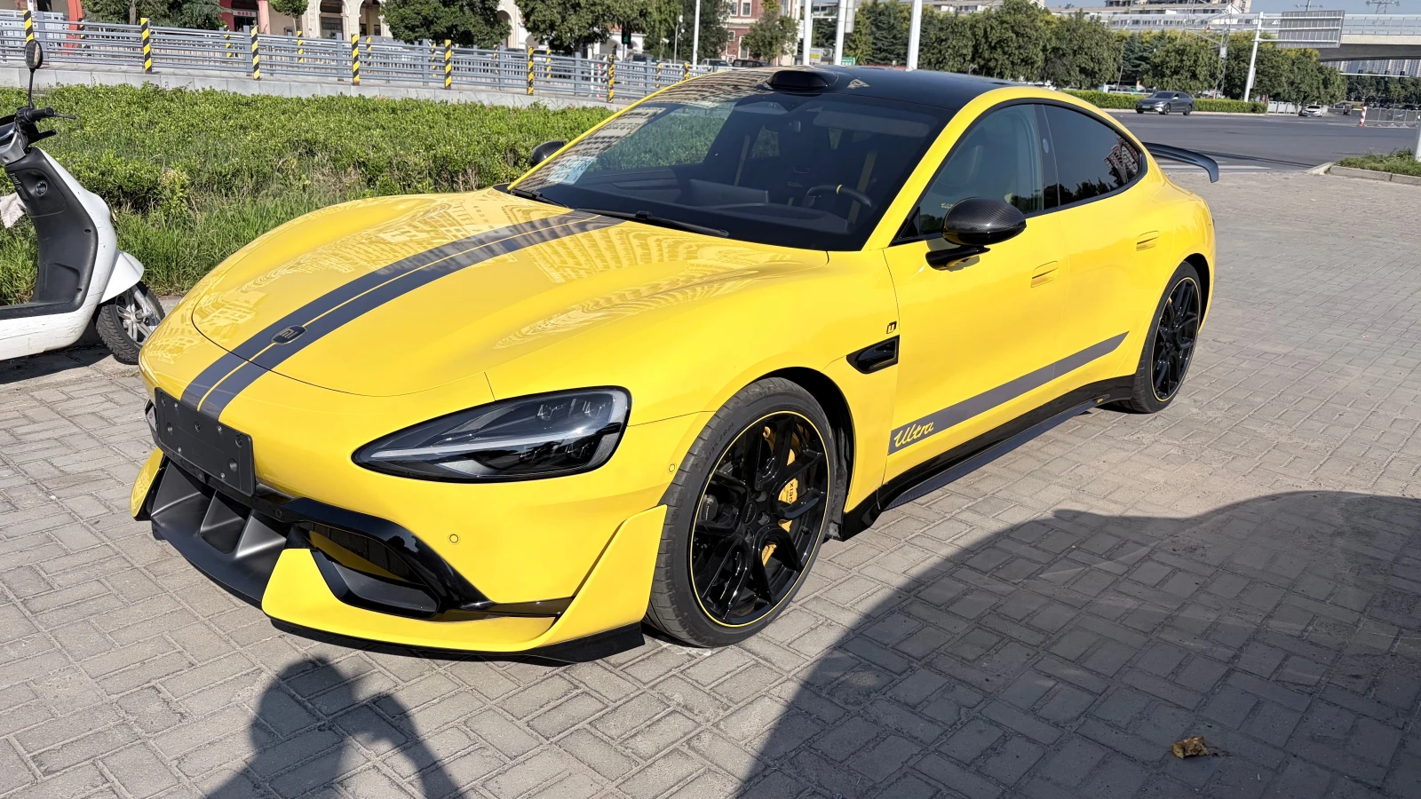 Xiaomi SU7  XIAOMI SU7 ULTRA | 1548 �.�. | AWD 4X4 | 93.7 kWh | Mobile.bg � ����������� 3